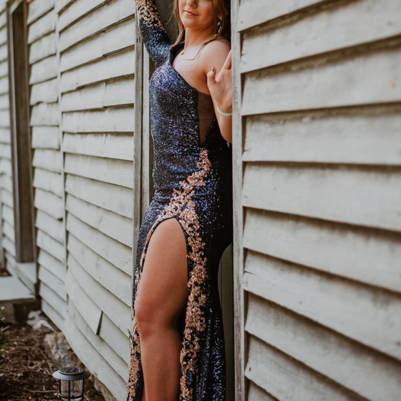 Beautiful Navy and Rose gold prom dress. Only worn for 3 hours . No alterations - Picture 4 of 5